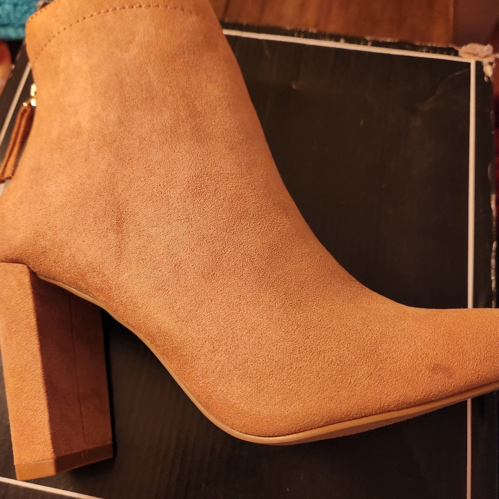 Stella Boots - Picture 2 of 3